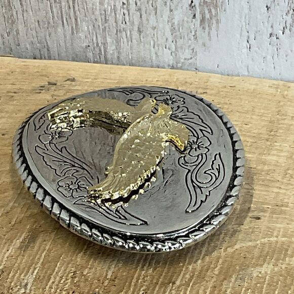 Soaring Eagle Belt Buckle Mens Patriotic Western Floral Gold Tone On Silver Tone - Picture 6 of 6